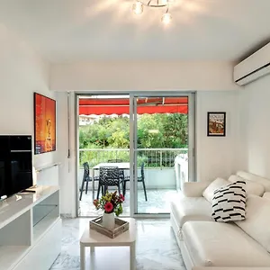  Appartement 2 Pièces Au Calme Proche Martinez Avec Parking Privé France